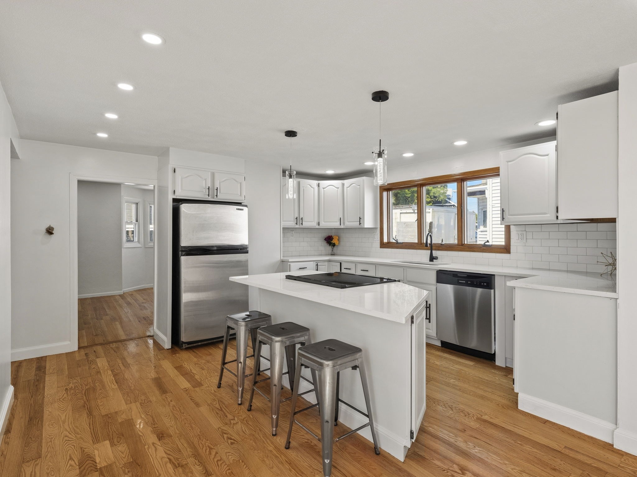 12 Boston St Property Photo 18