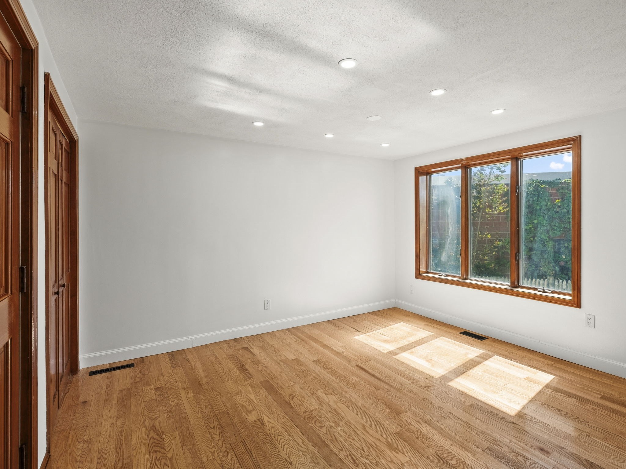 12 Boston St Property Photo 19
