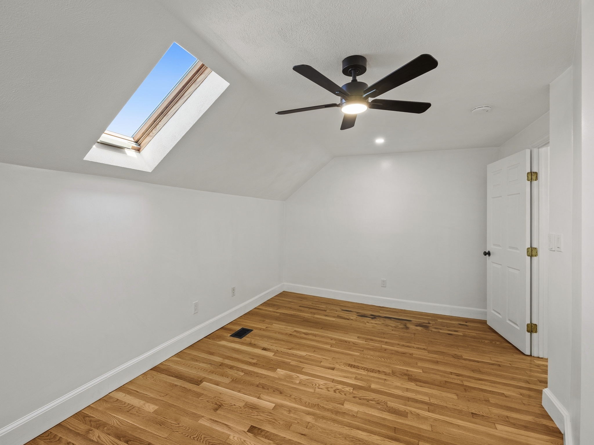 12 Boston St Property Photo 35