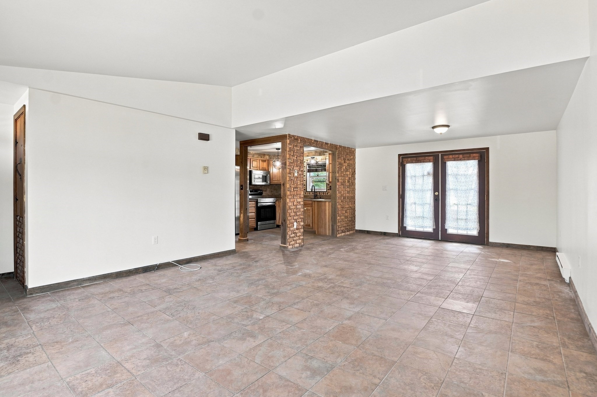 65 Paris Avenue Property Photo 5