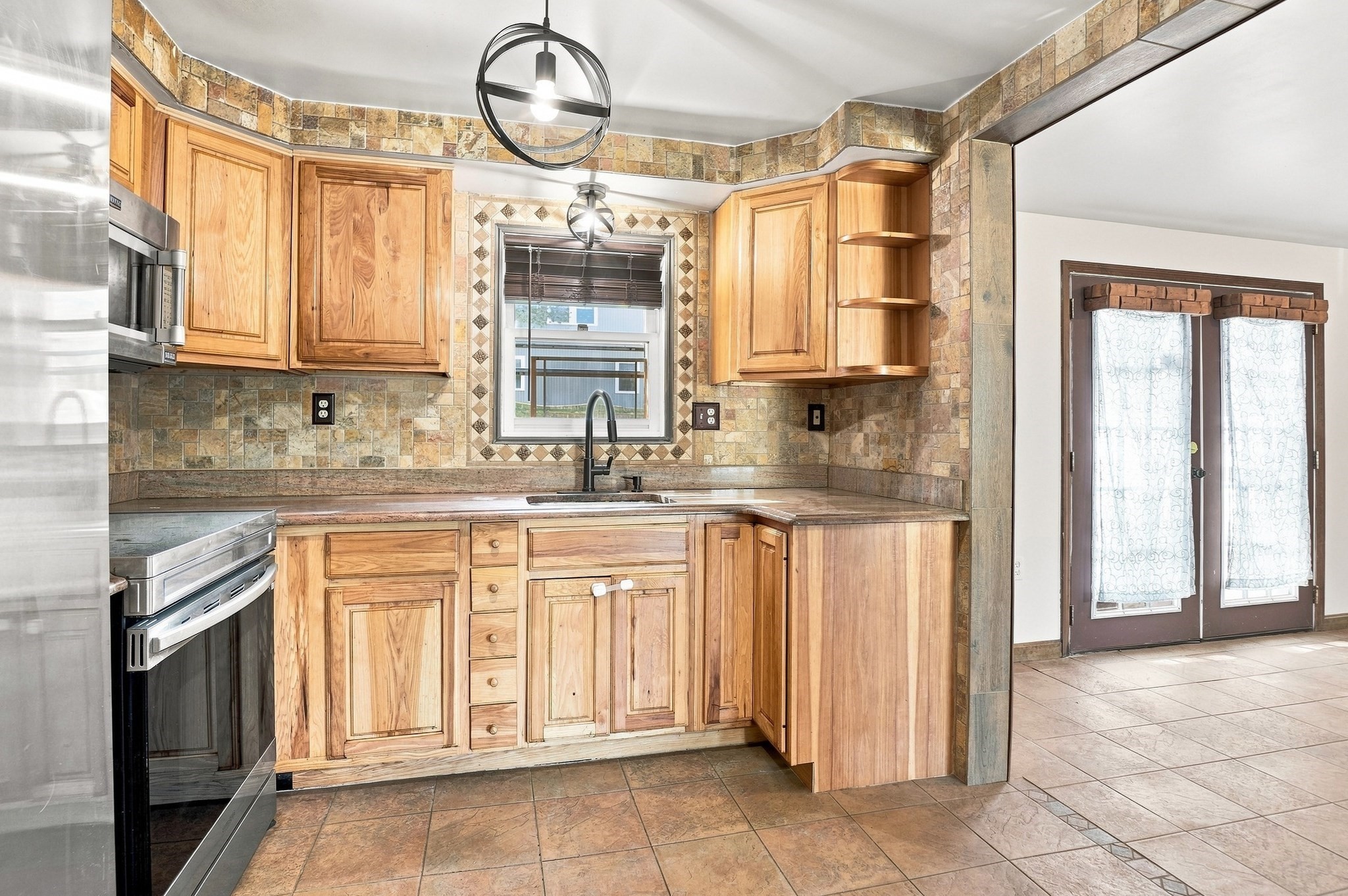 65 Paris Avenue Property Photo 10