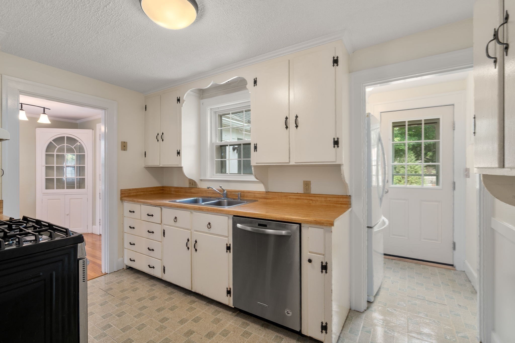 12 Arch Street Property Photo 11