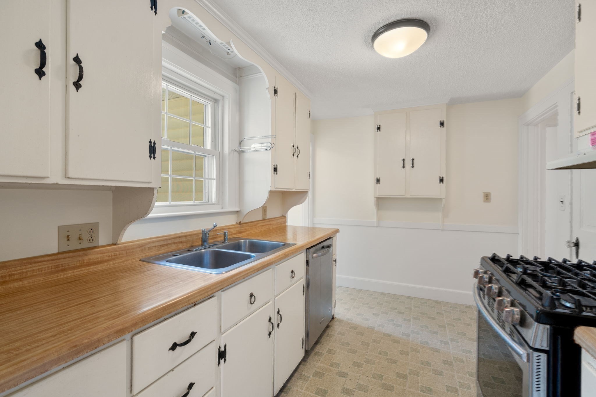 12 Arch Street Property Photo 13