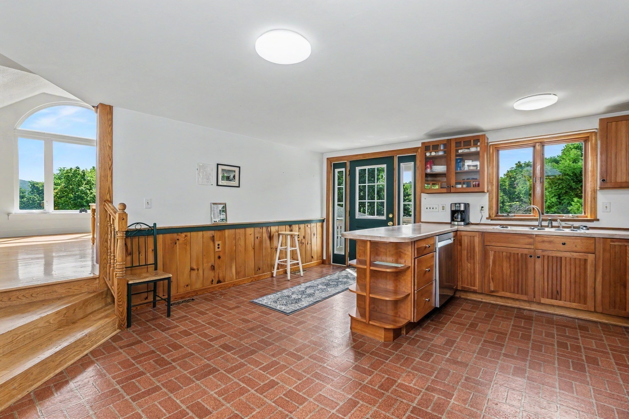 238 Park St Property Photo 8