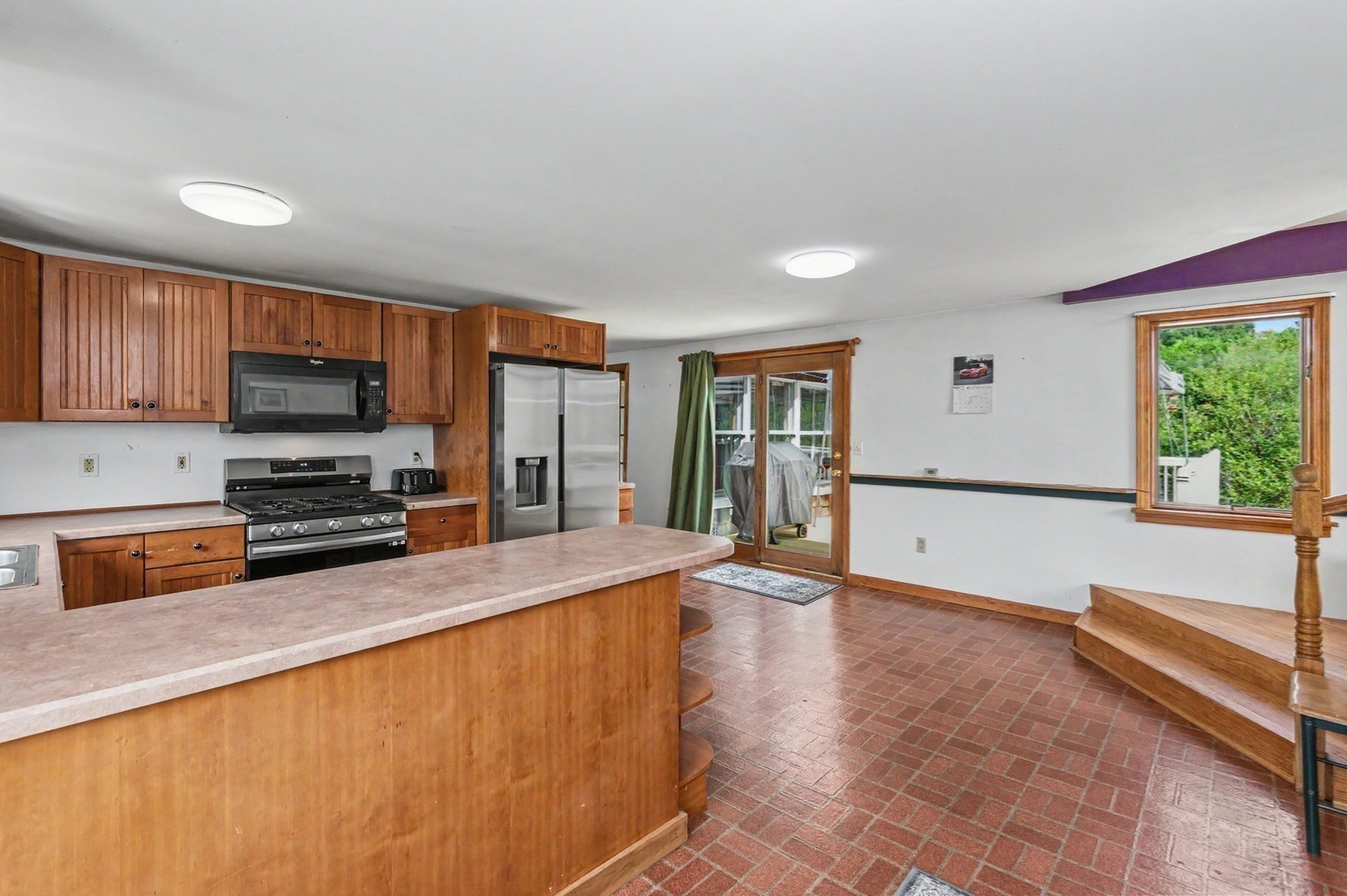 238 Park St Property Photo 9