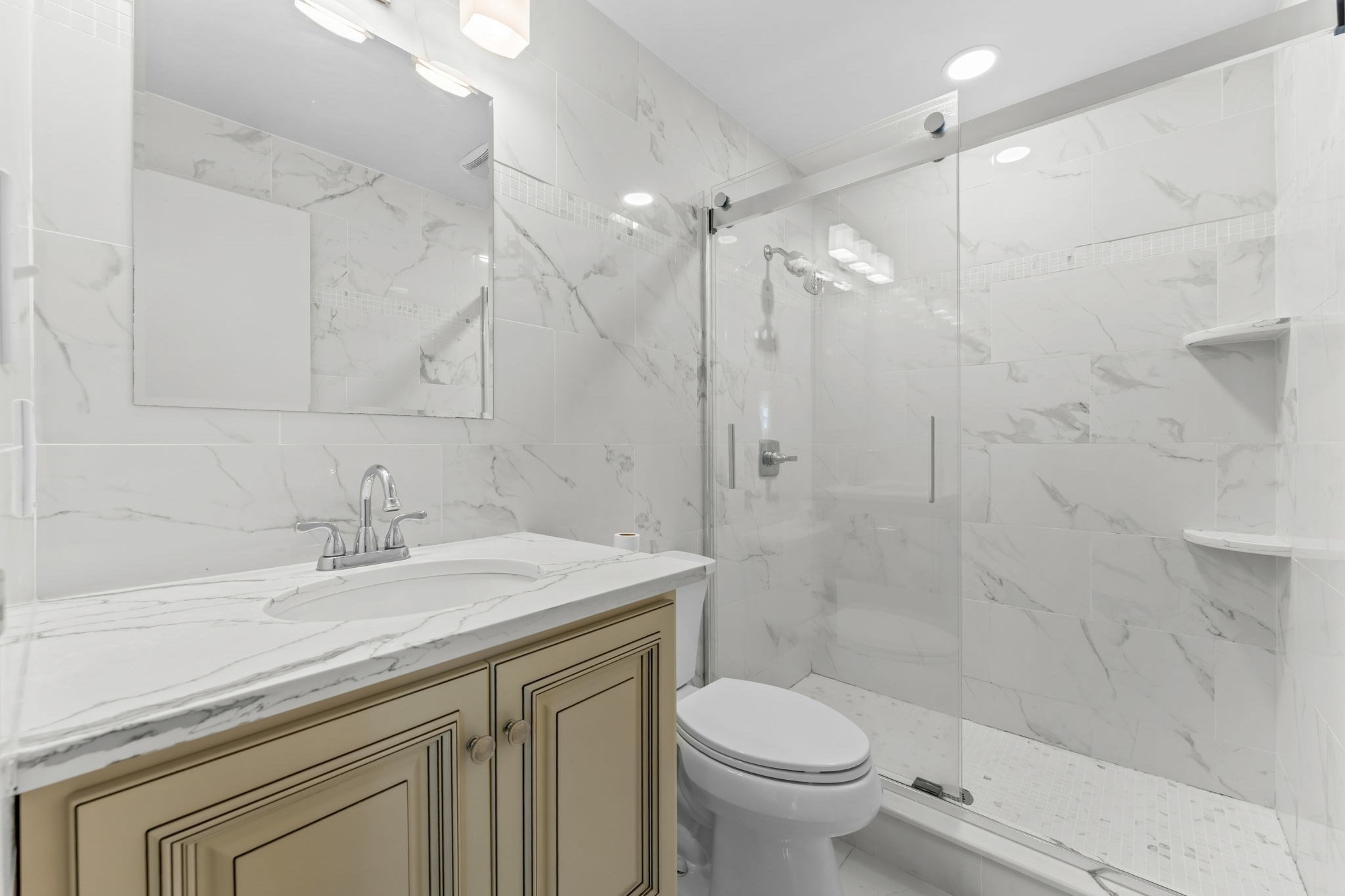 8 Post Oak Ln # 20 Property Photo 5
