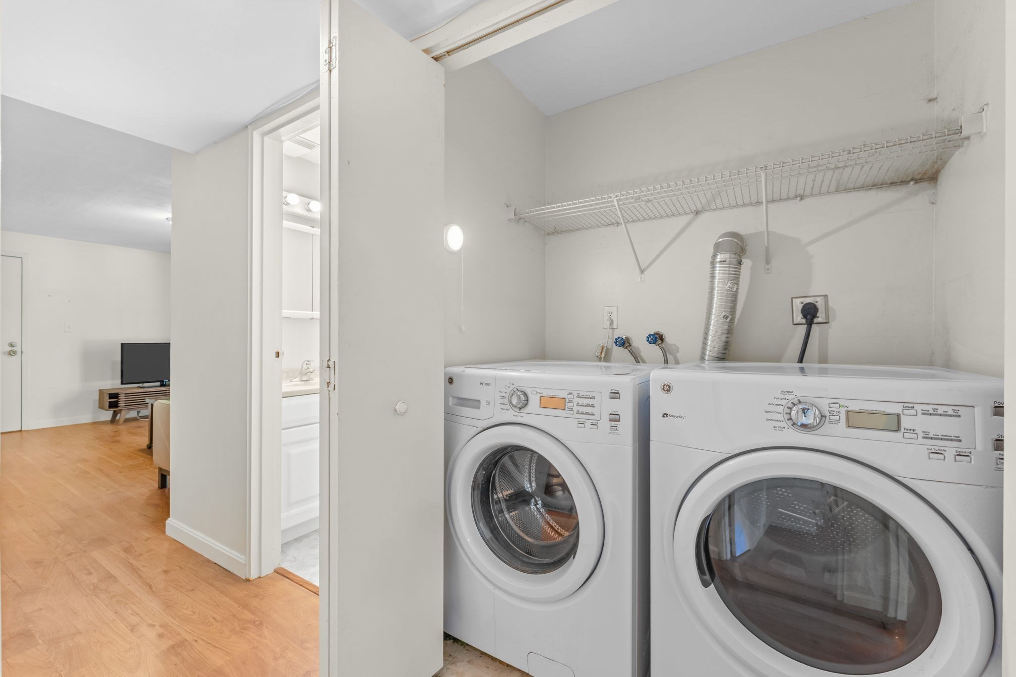 8 Post Oak Ln # 20 Property Photo 12
