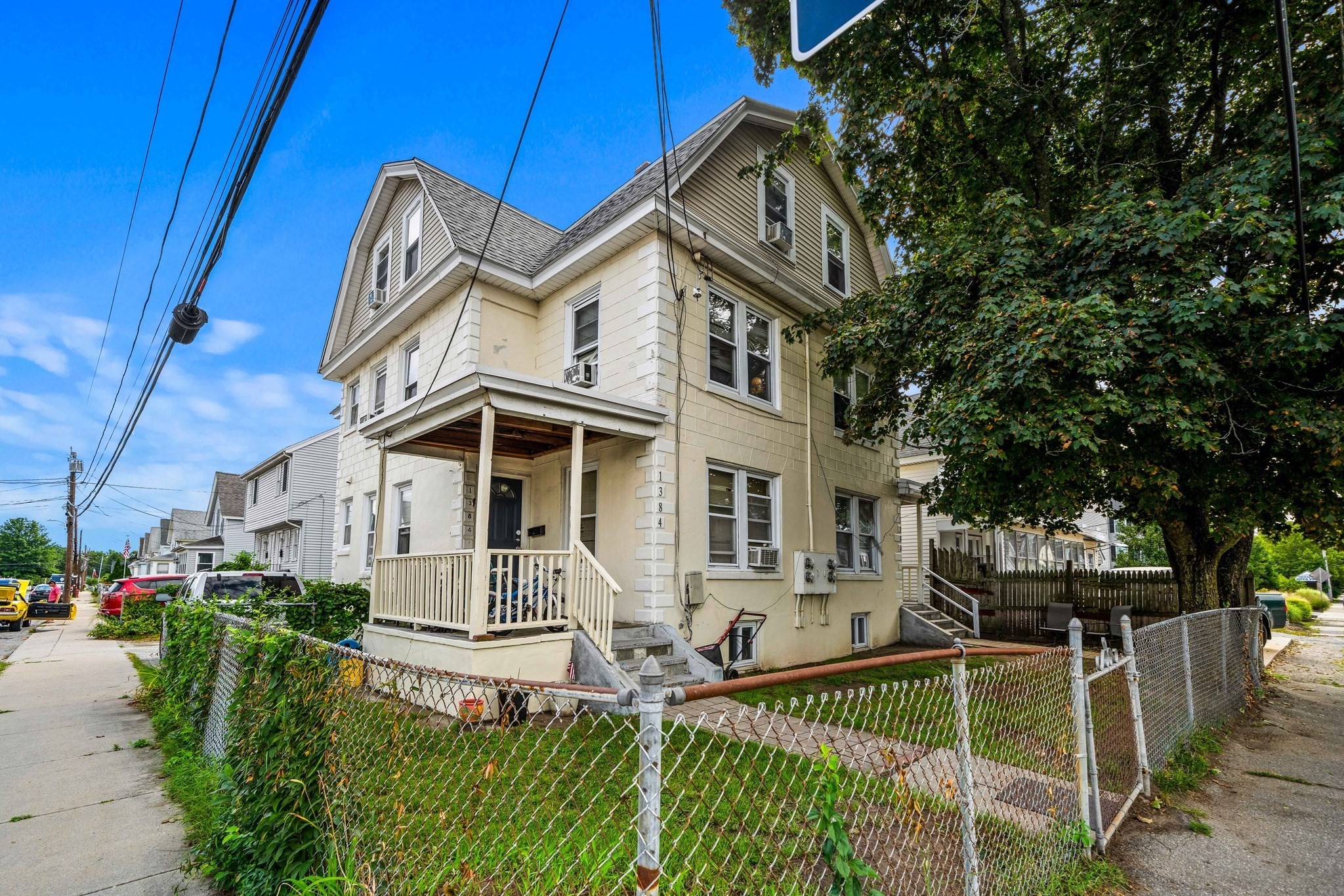 1384-1386 Gorham St Property Photo 4