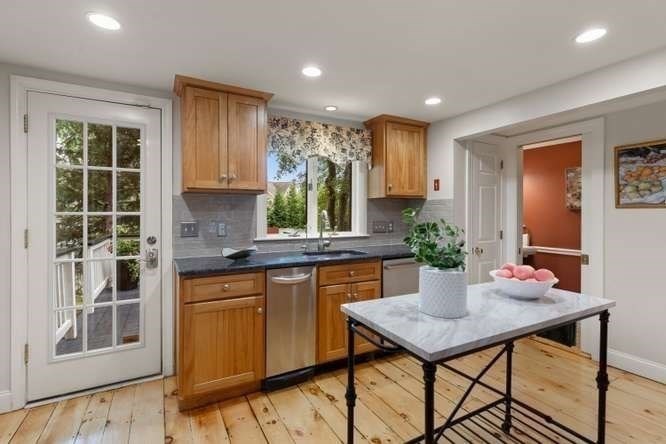 282 Lowell Street Property Photo 7