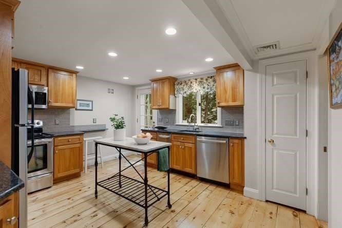 282 Lowell Street Property Photo 8
