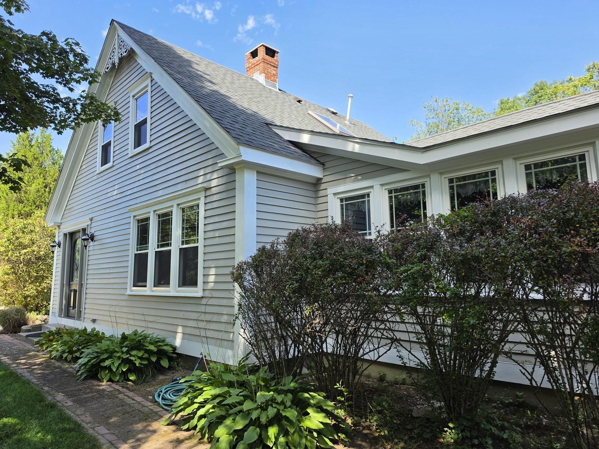 294 Plymouth St Property Photo 4