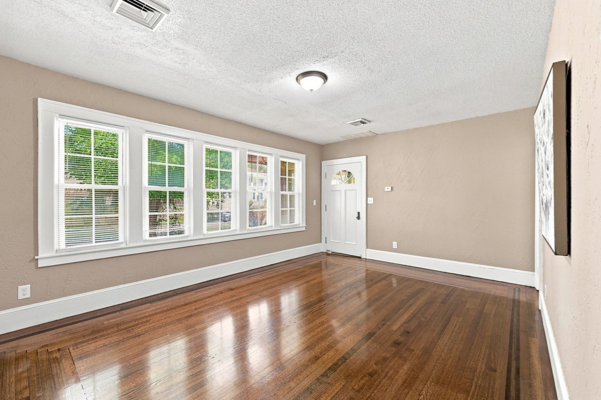 133 Parker St Property Photo 6