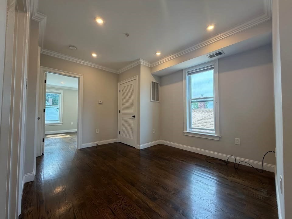 41 W Walnut # 3 Property Photo 3