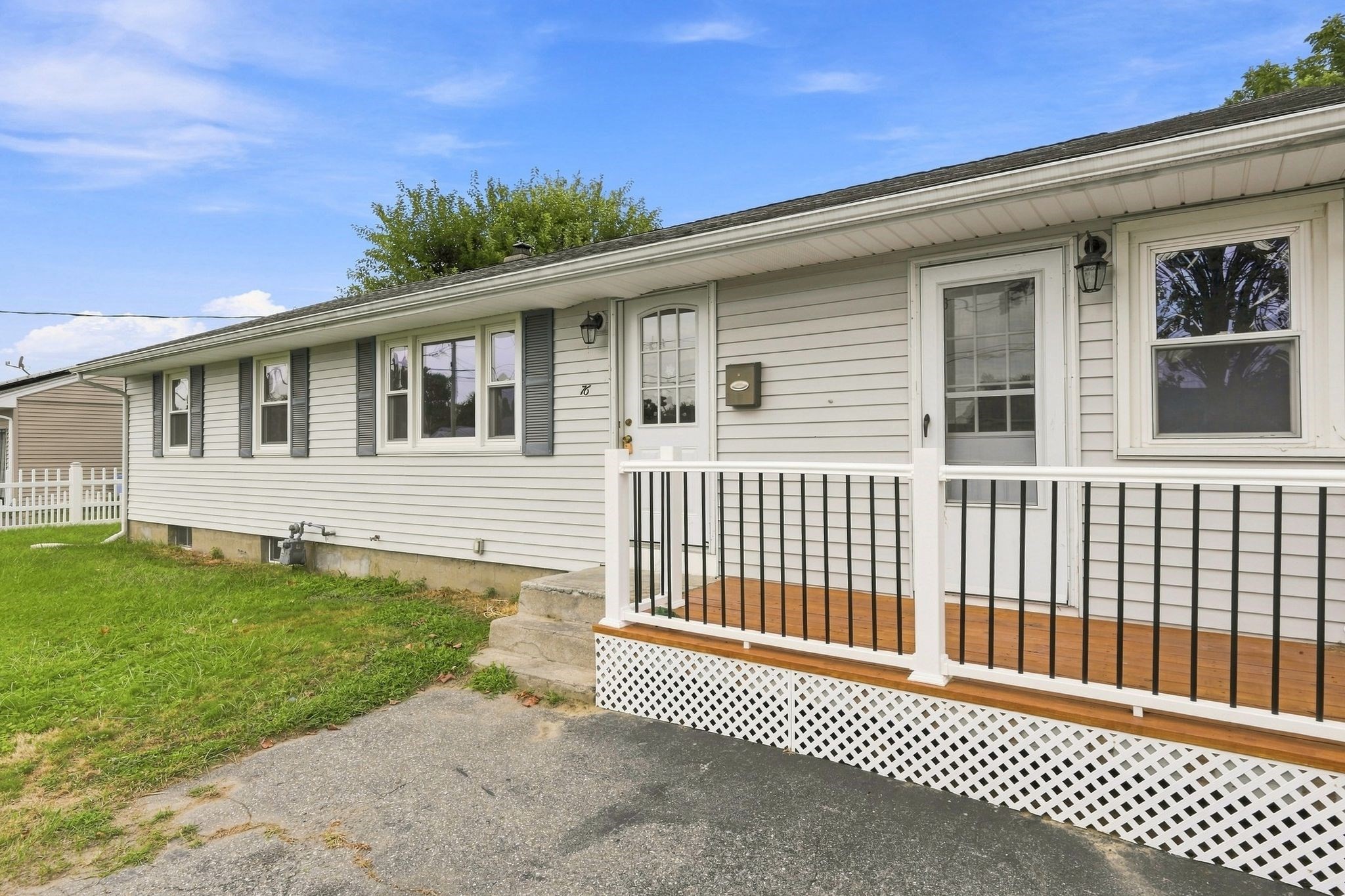 76 Daley St Property Photo 3