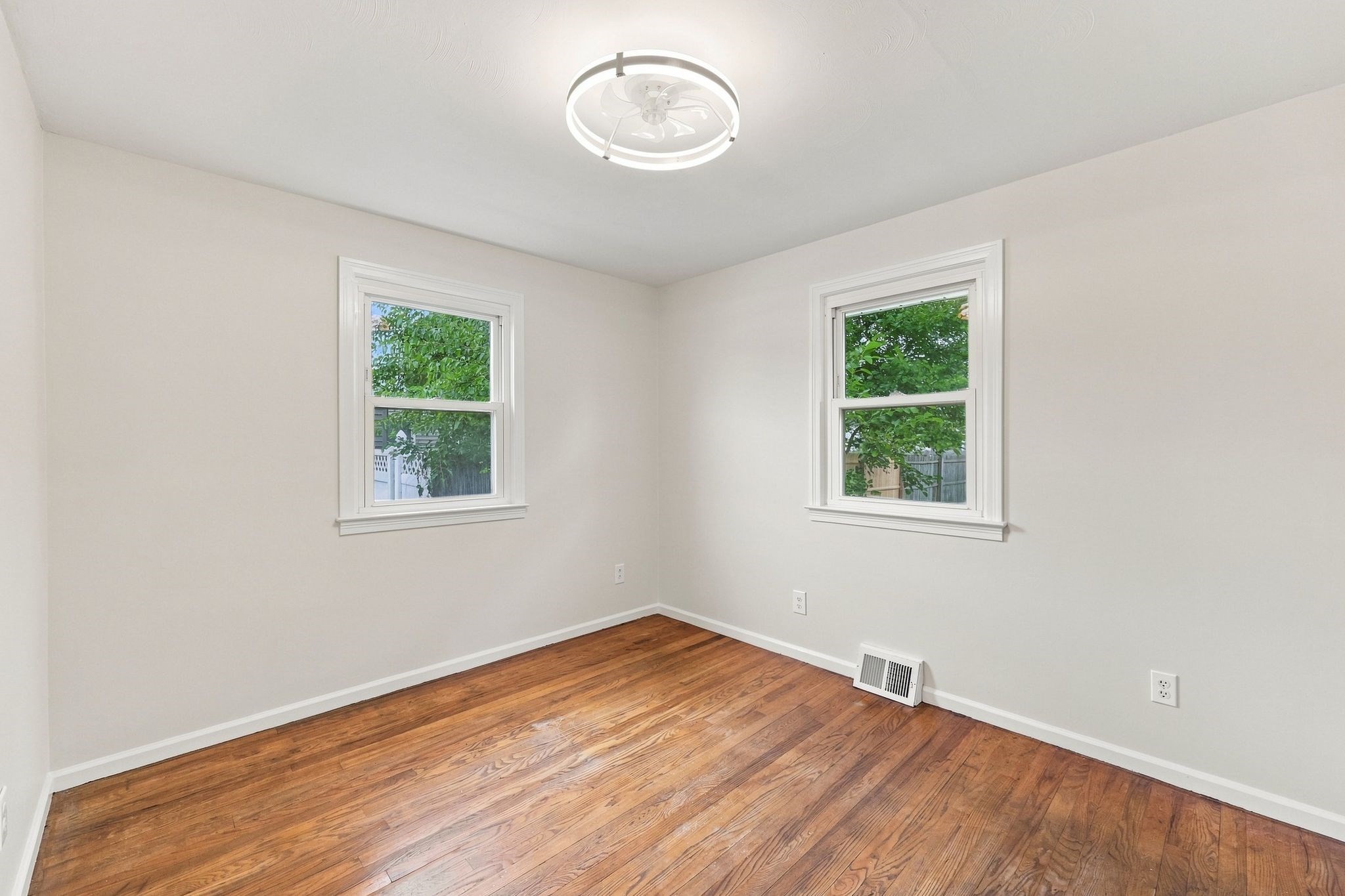 76 Daley St Property Photo 26