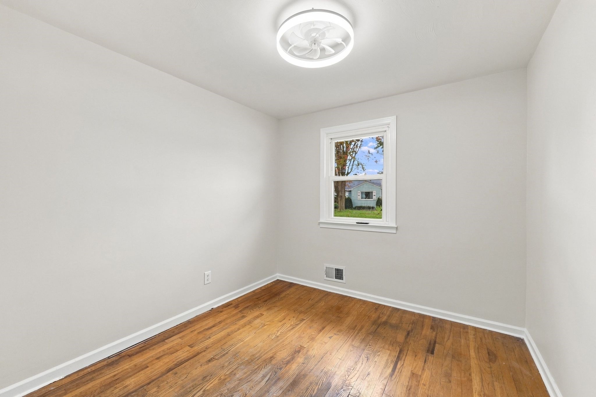76 Daley St Property Photo 30