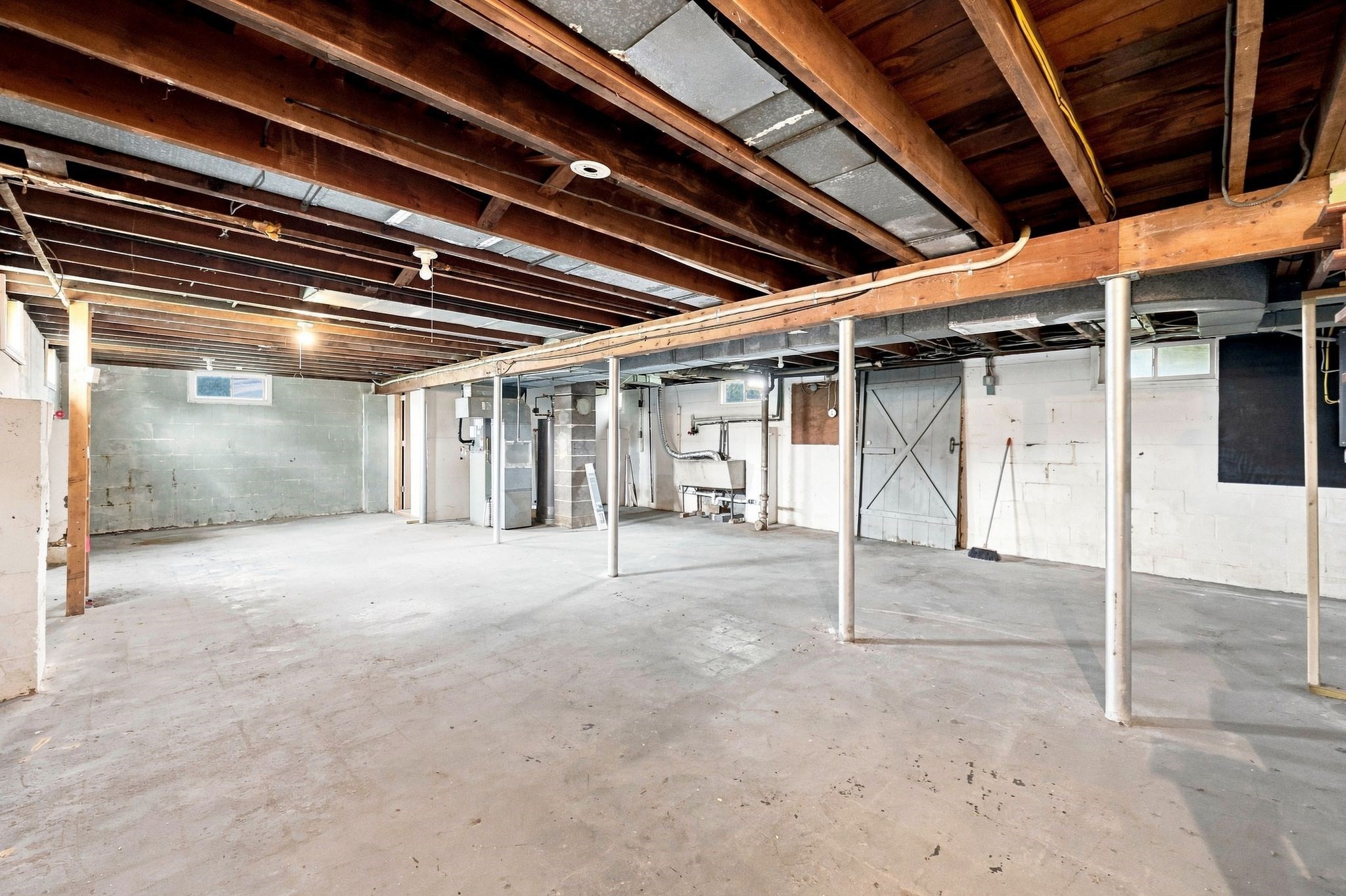76 Daley St Property Photo 34