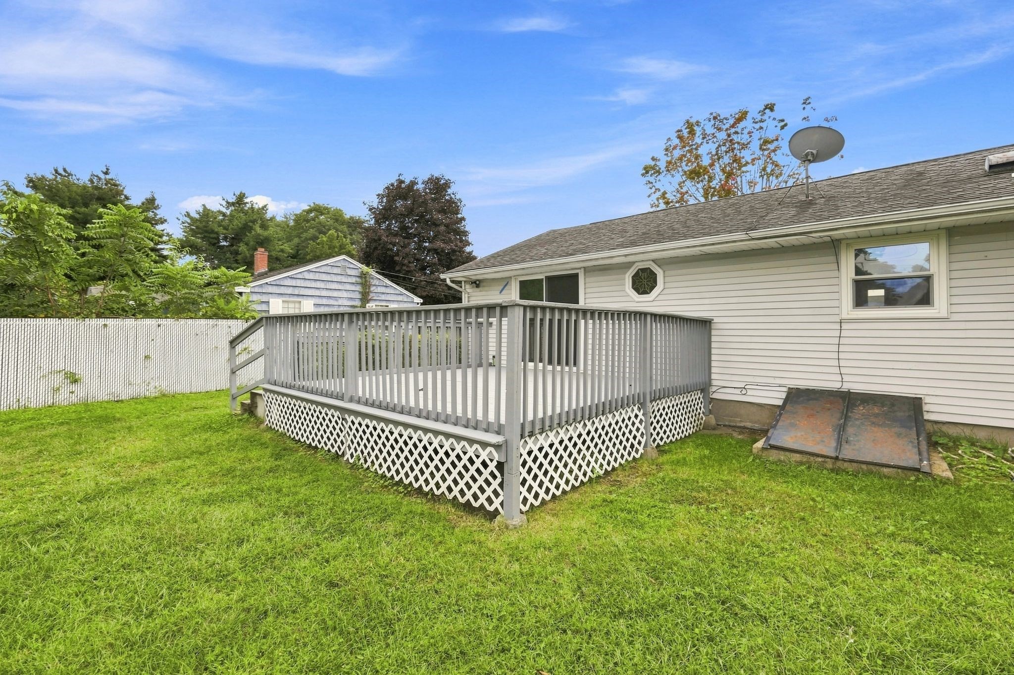 76 Daley St Property Photo 37