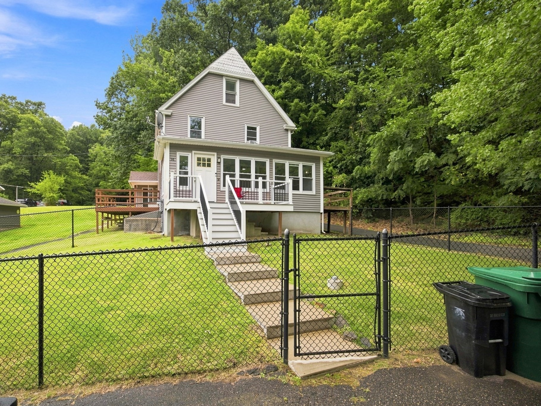 96 Granby Rd Property Photo 2