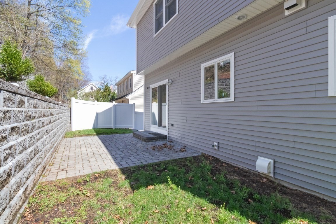 20 College Farm Rd Property Photo 26