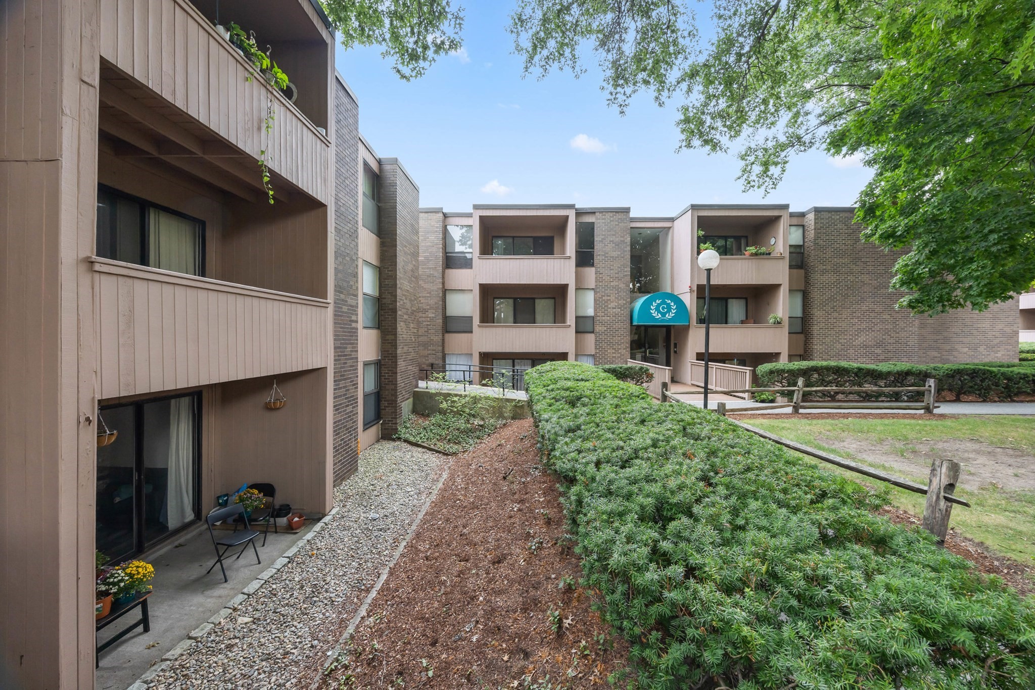 10 Shrewsbury Green Dr # I Property Photo 2