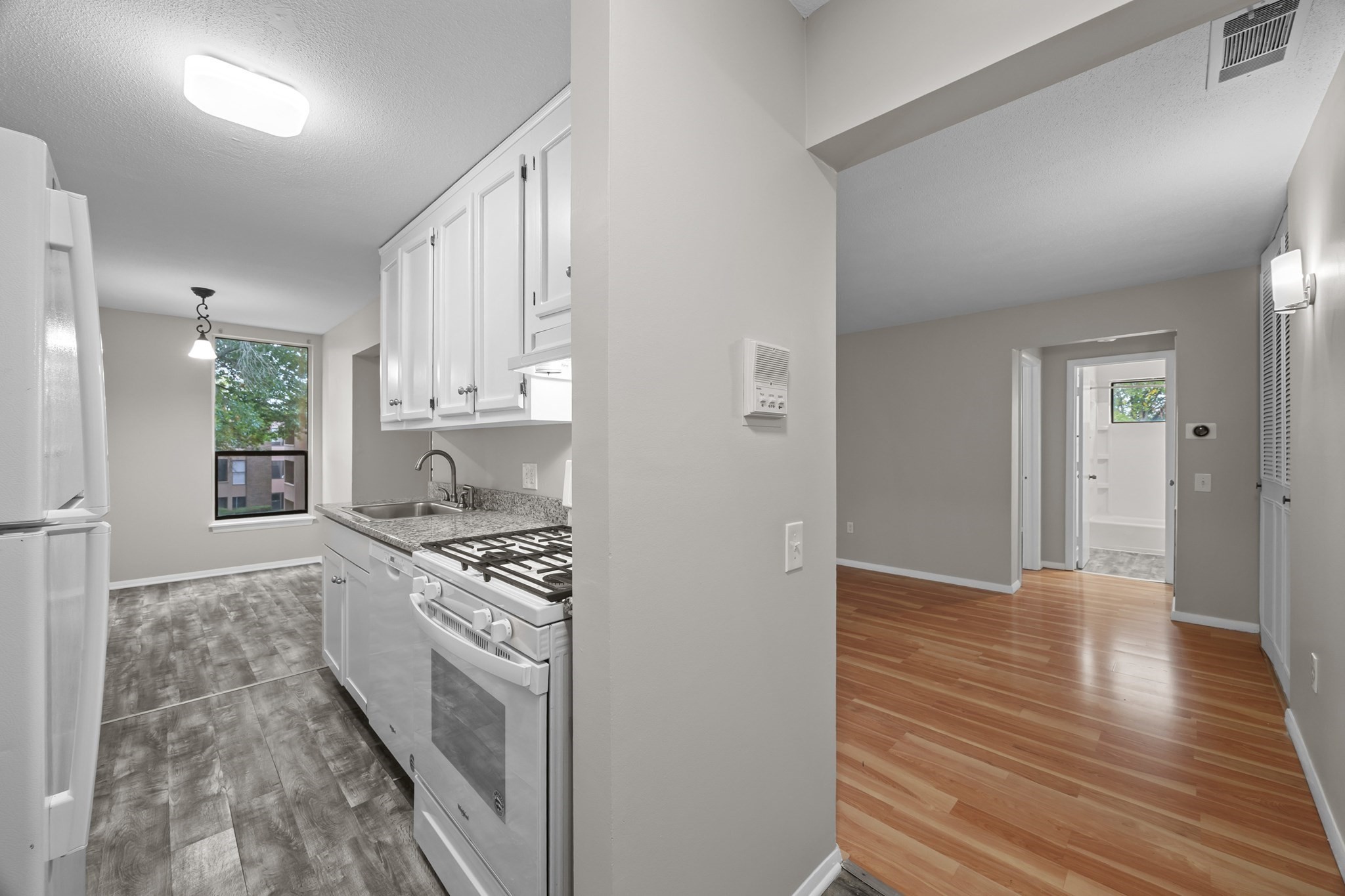 10 Shrewsbury Green Dr # I Property Photo 4