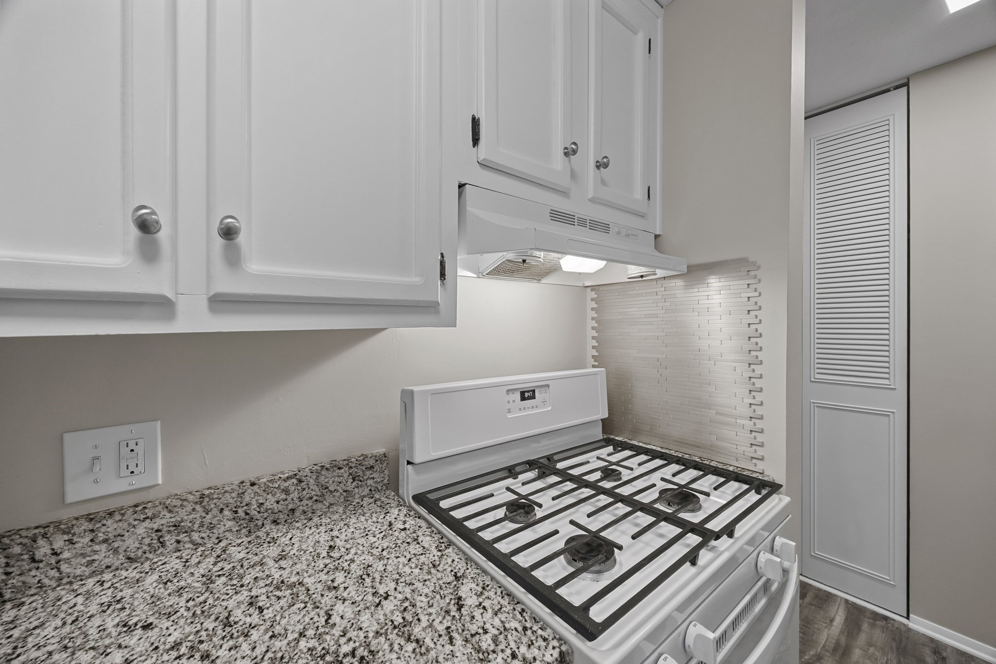 10 Shrewsbury Green Dr # I Property Photo 7