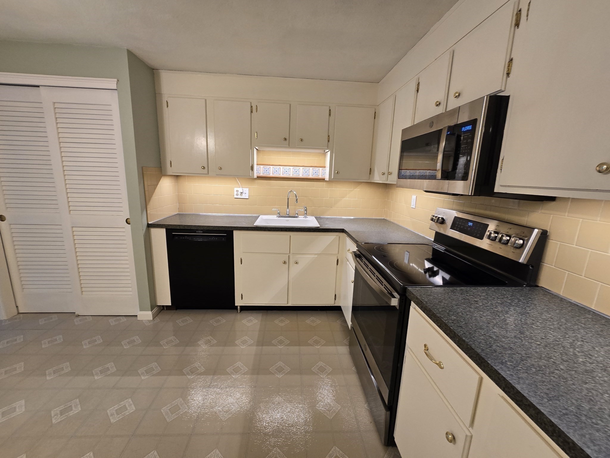35 Swanson Court # 32d Property Photo 3