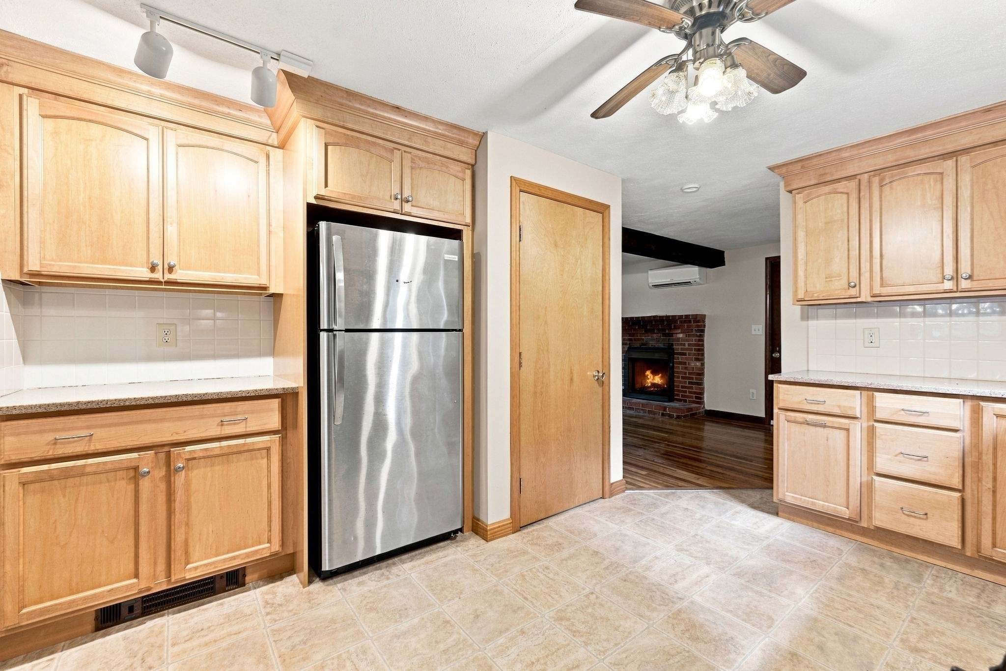 30 Ideal Ave Property Photo 4