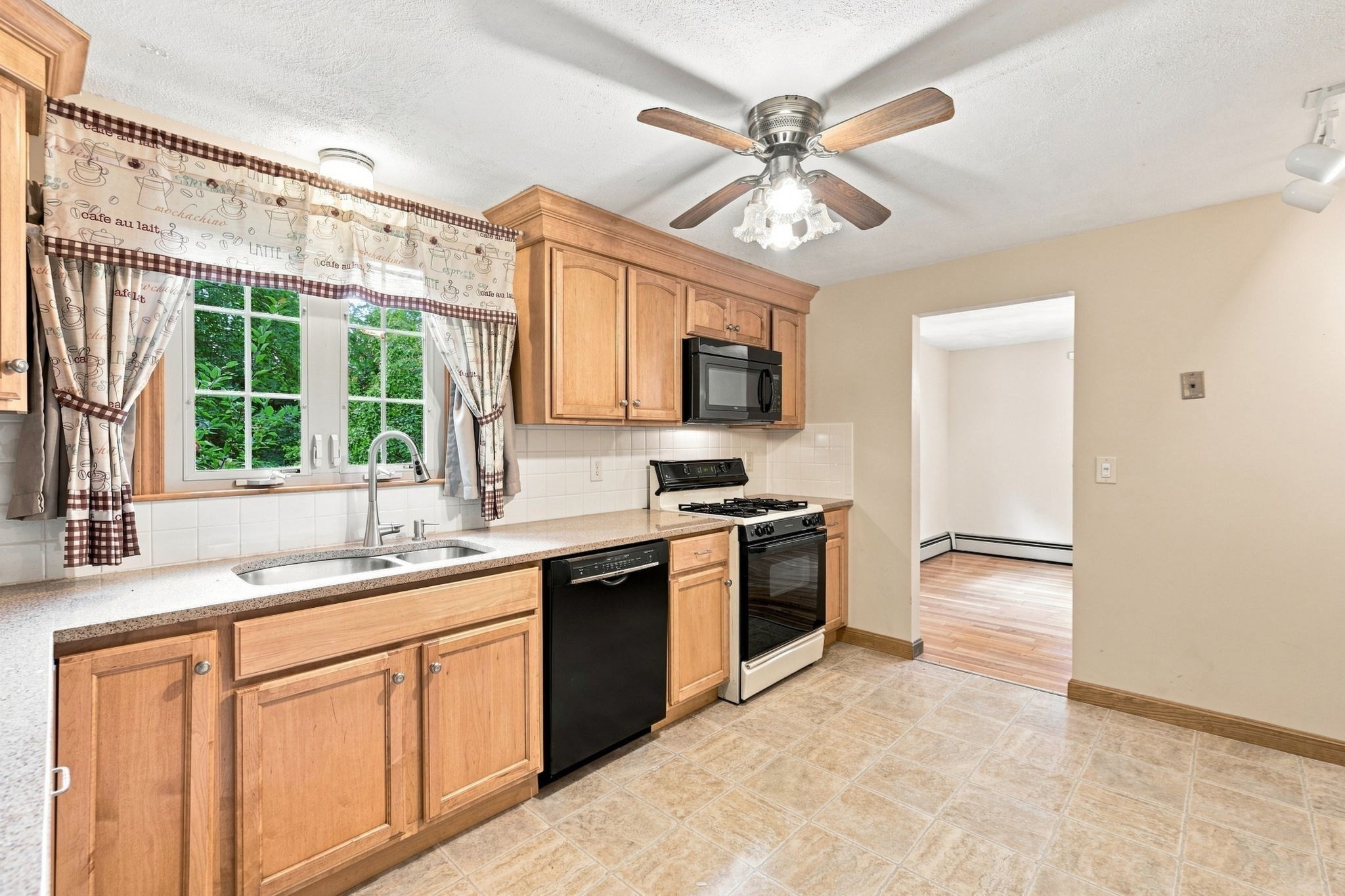 30 Ideal Ave Property Photo 7