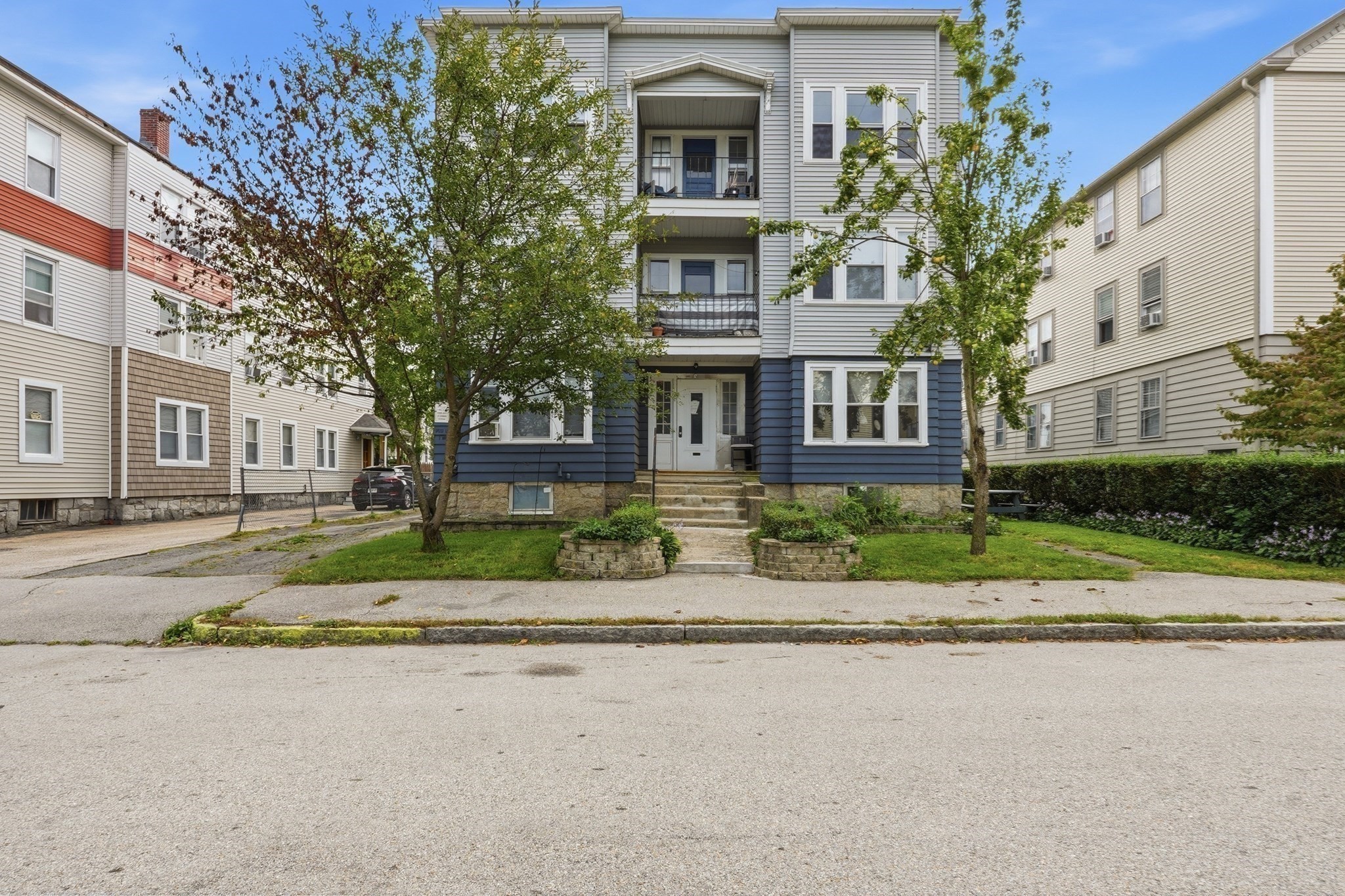 17 Fairbanks St Property Photo 4