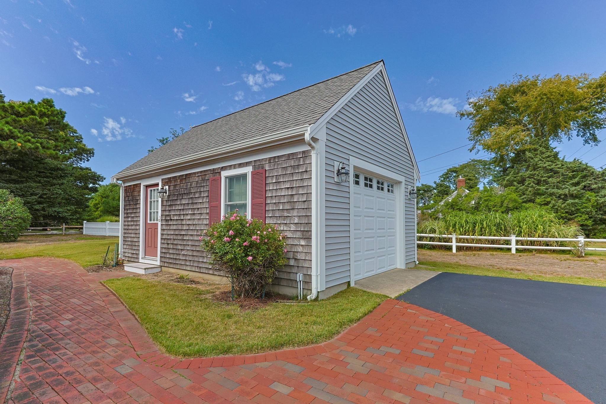 122 Forest Beach Rd Property Photo 5