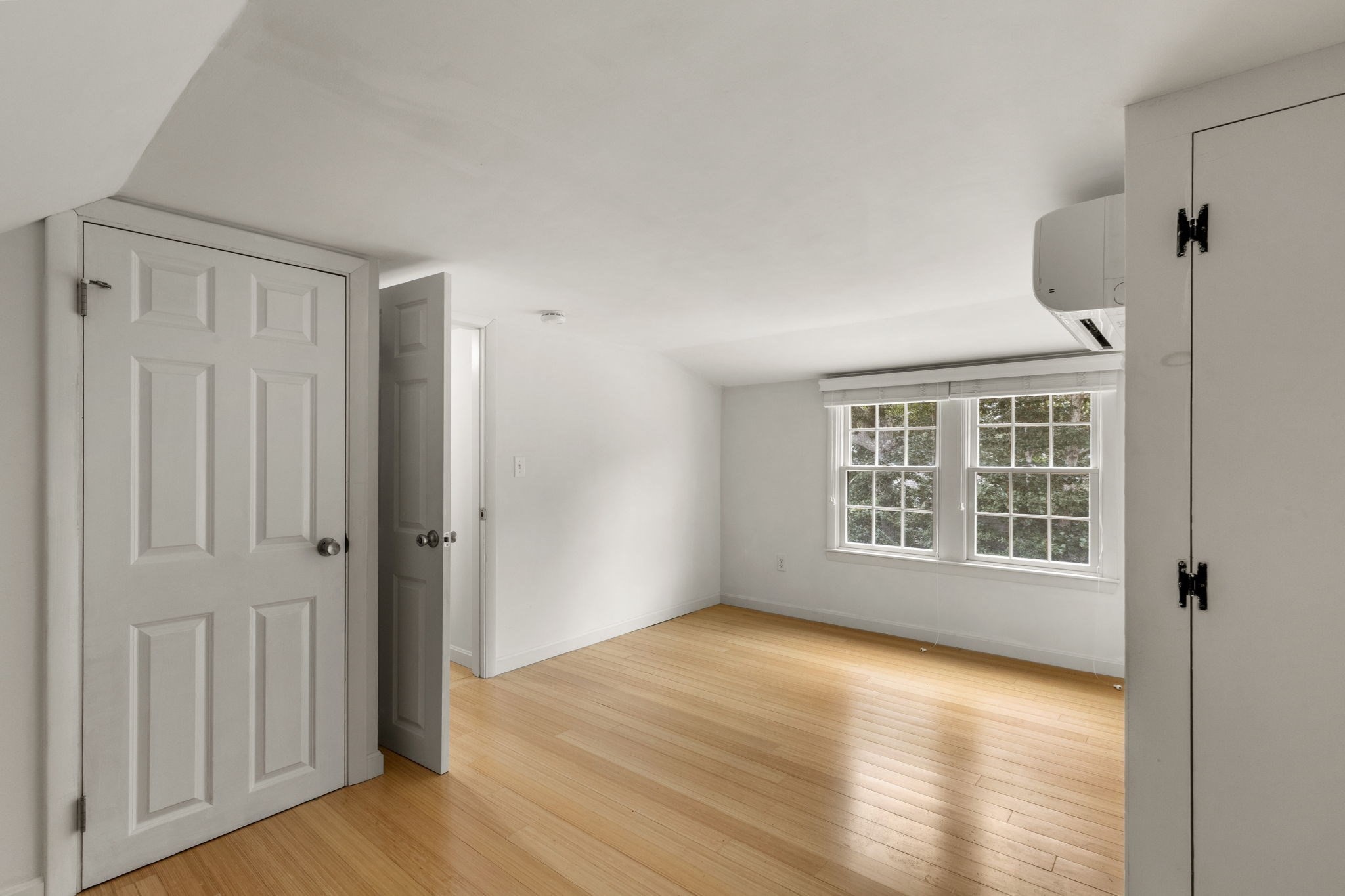 122 Forest Beach Rd Property Photo 23