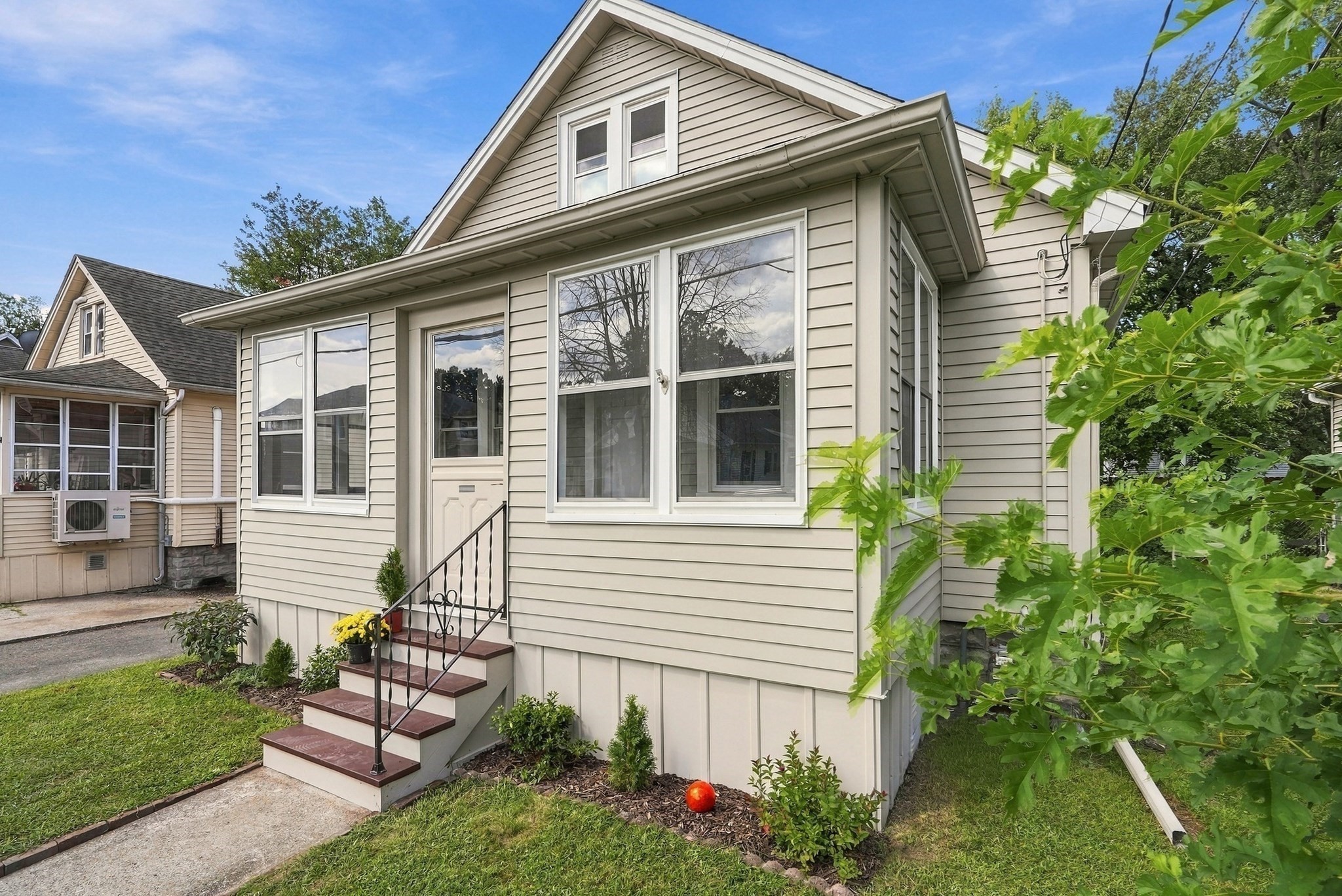 128 Wilber St Property Photo 4
