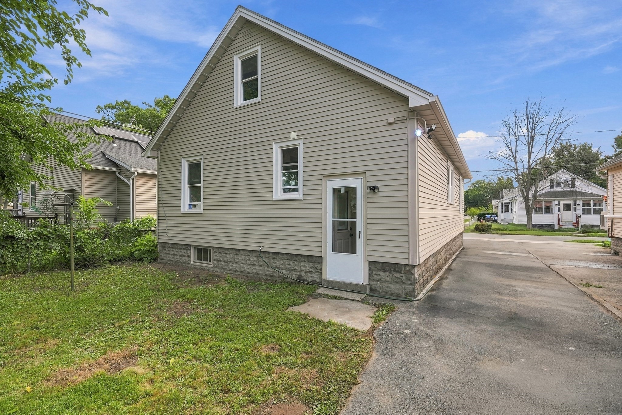 128 Wilber St Property Photo 25