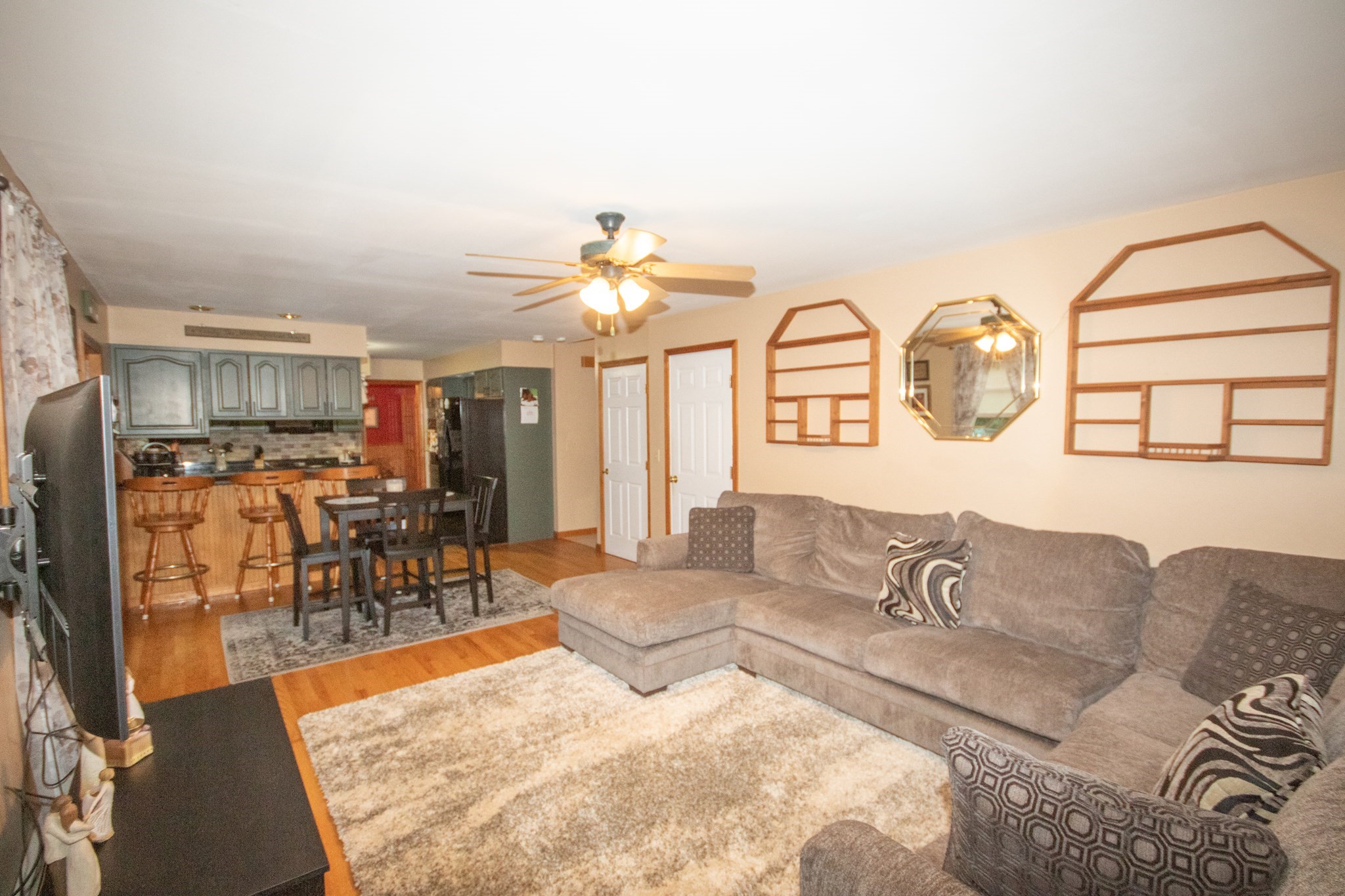 40 8th St. Property Photo 9