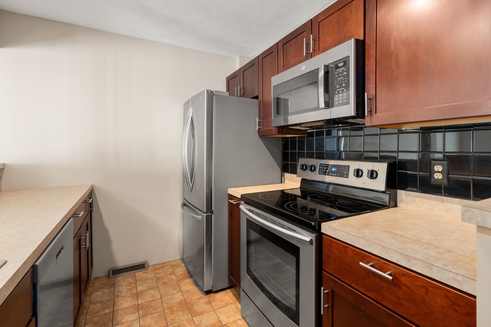 2205 Boston Rd # F50 Property Photo 7