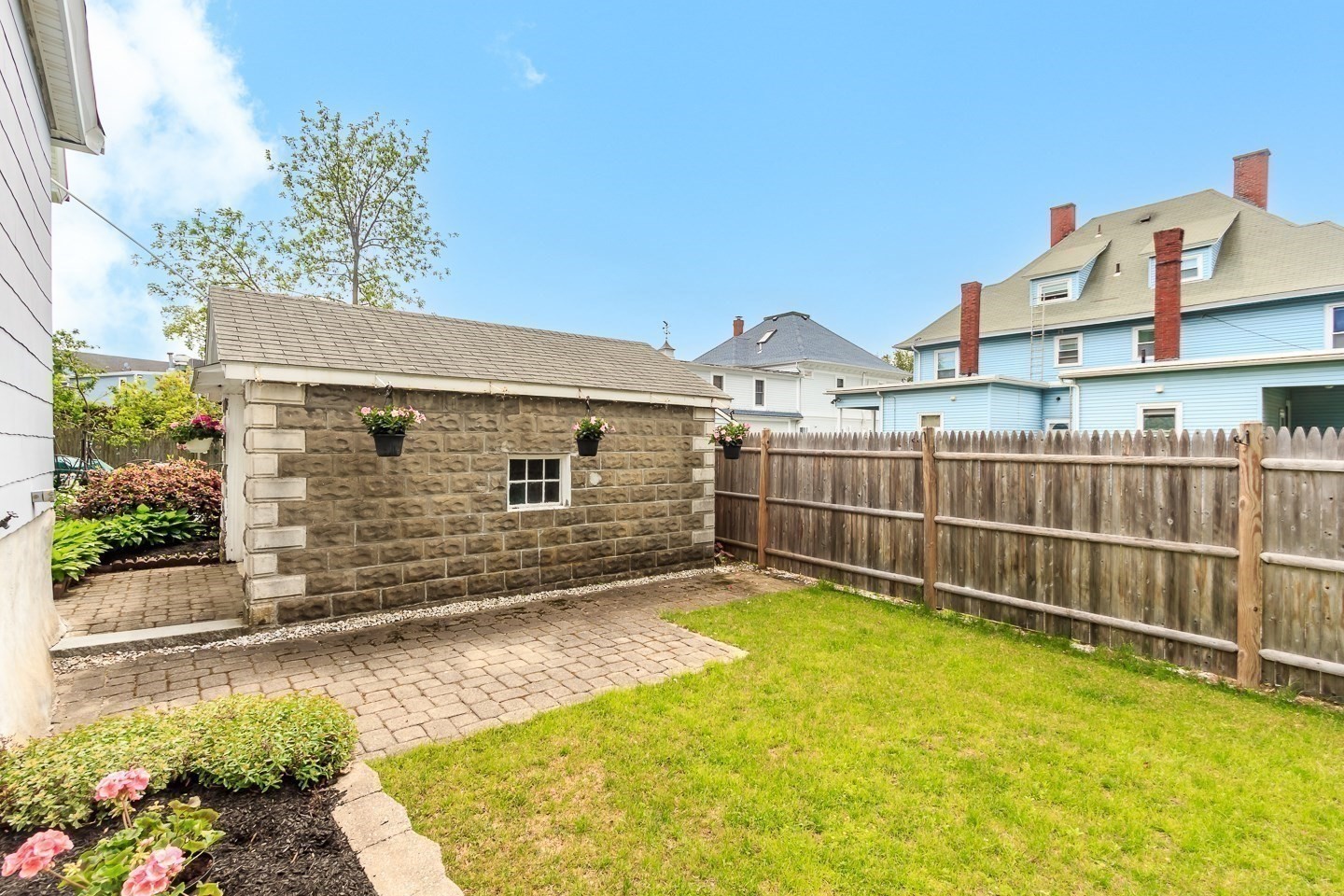 10 Elm Ct Property Photo 5