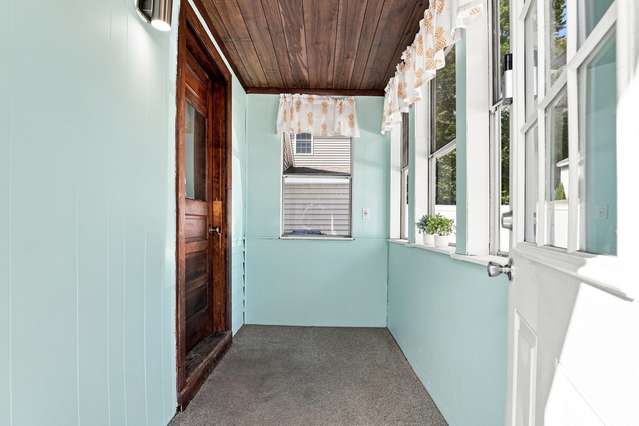 152 Main Street Property Photo 3