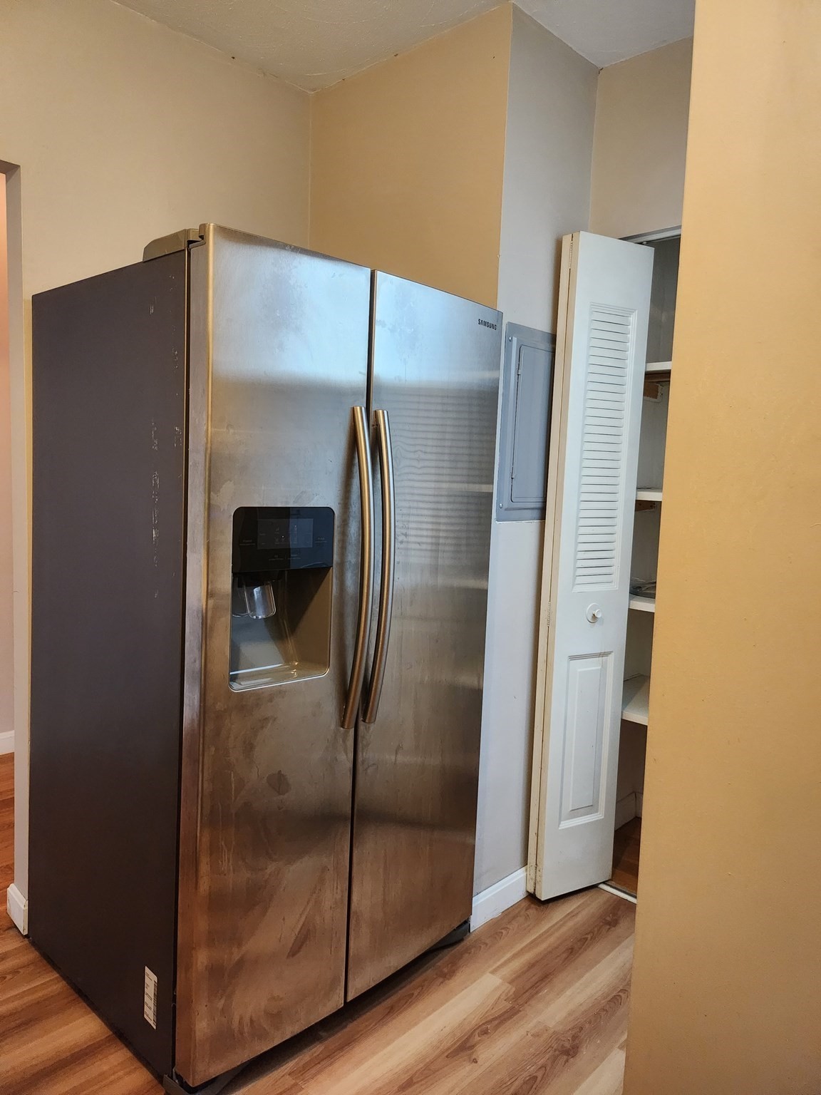 123 Elm St # D11 Property Photo 6