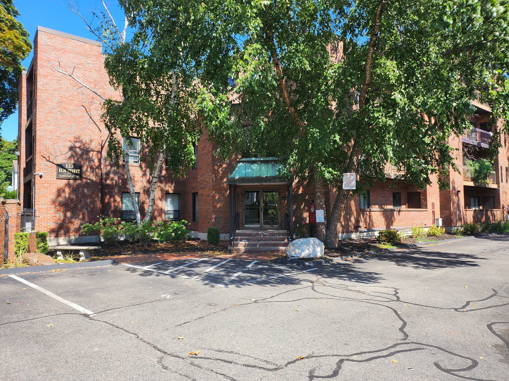 123 Elm St # D11 Property Photo 21