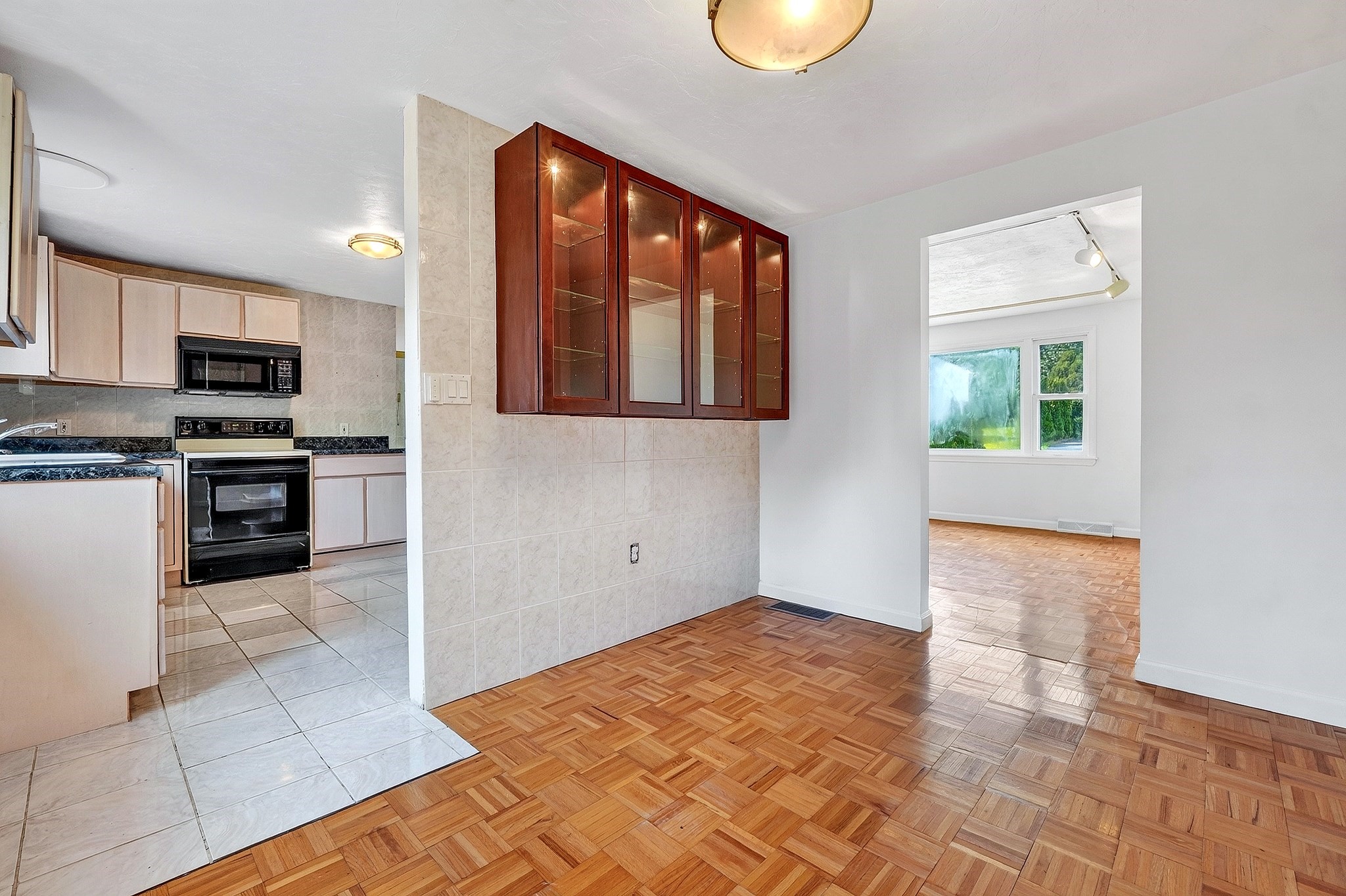24 Lisa Rd # 24 Property Photo 3