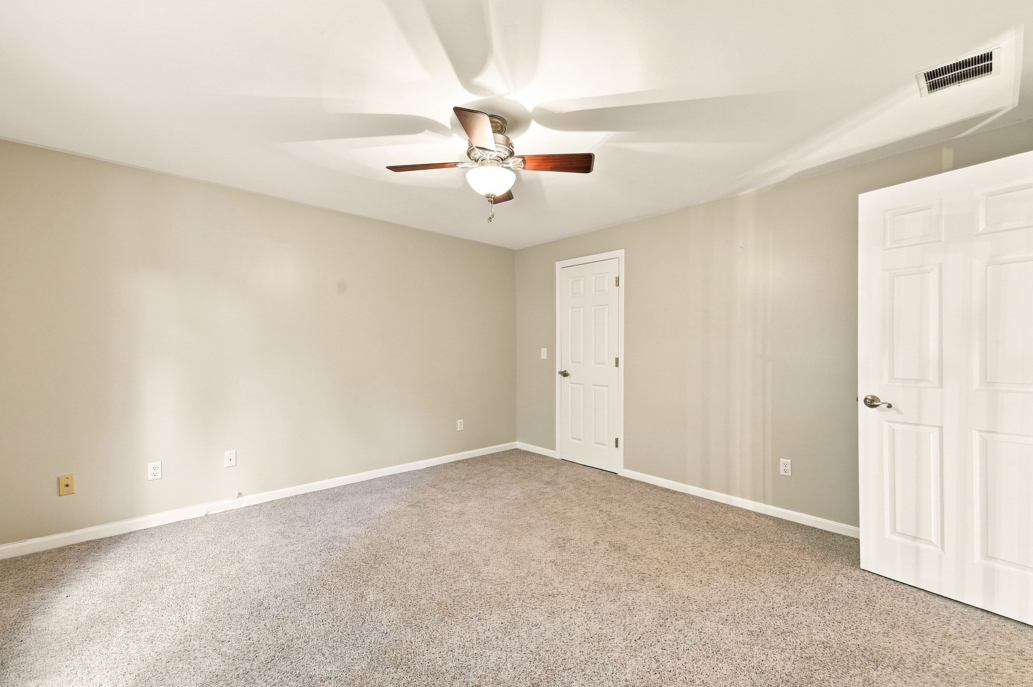 770 Salisbury St # 423 Property Photo 35