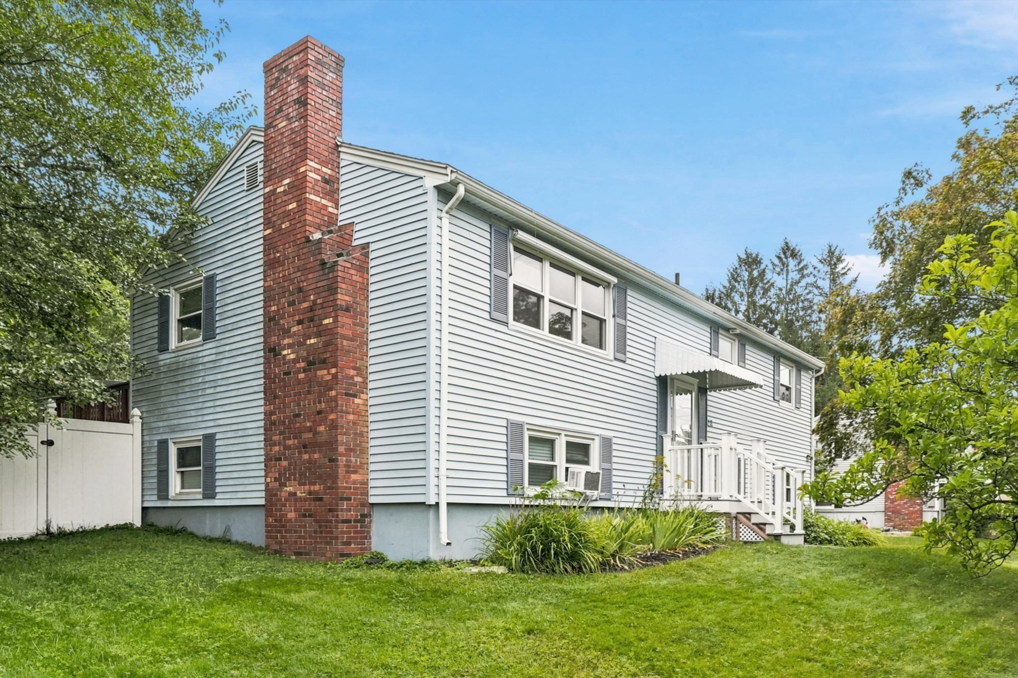 22 Woodbury St Property Photo 2