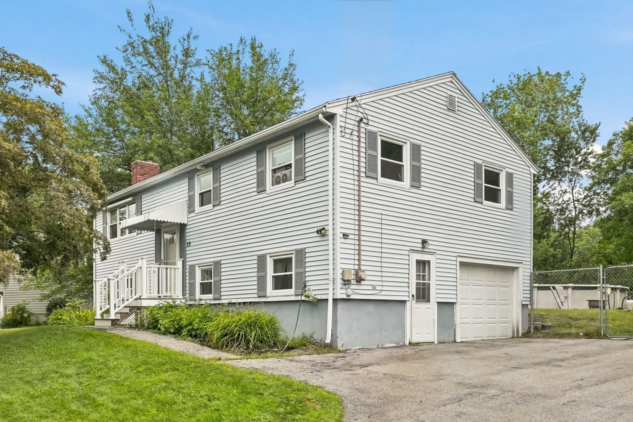 22 Woodbury St Property Photo 3