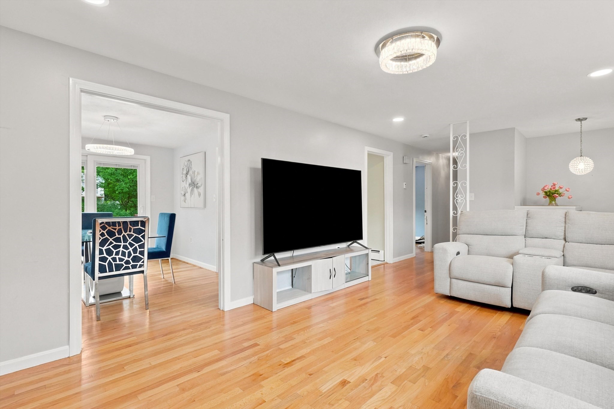 22 Woodbury St Property Photo 4