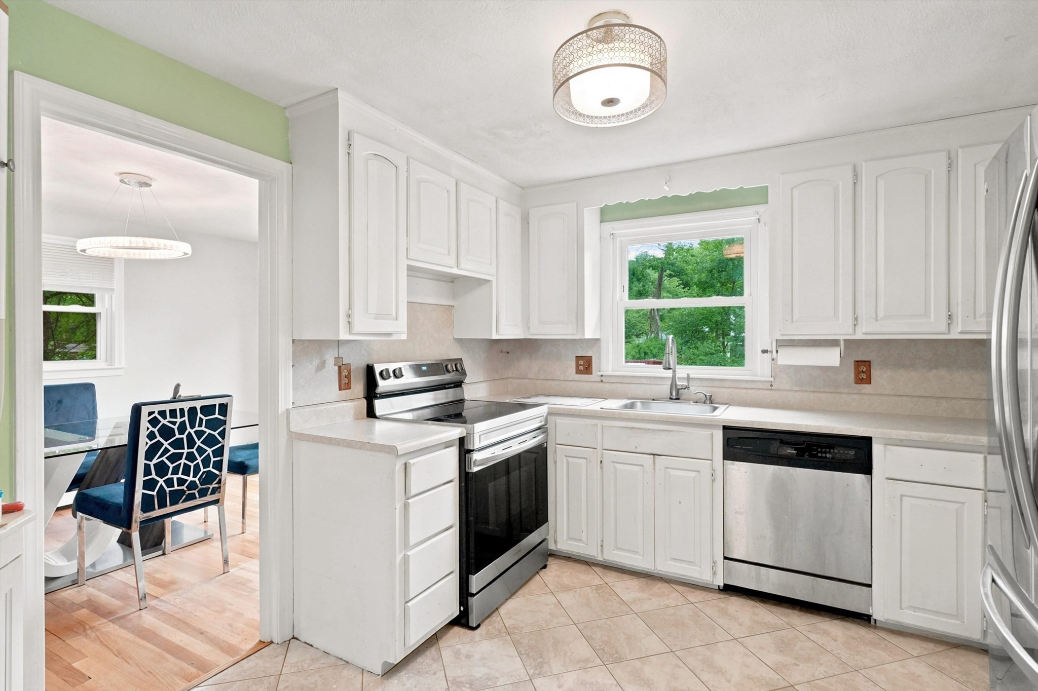 22 Woodbury St Property Photo 8