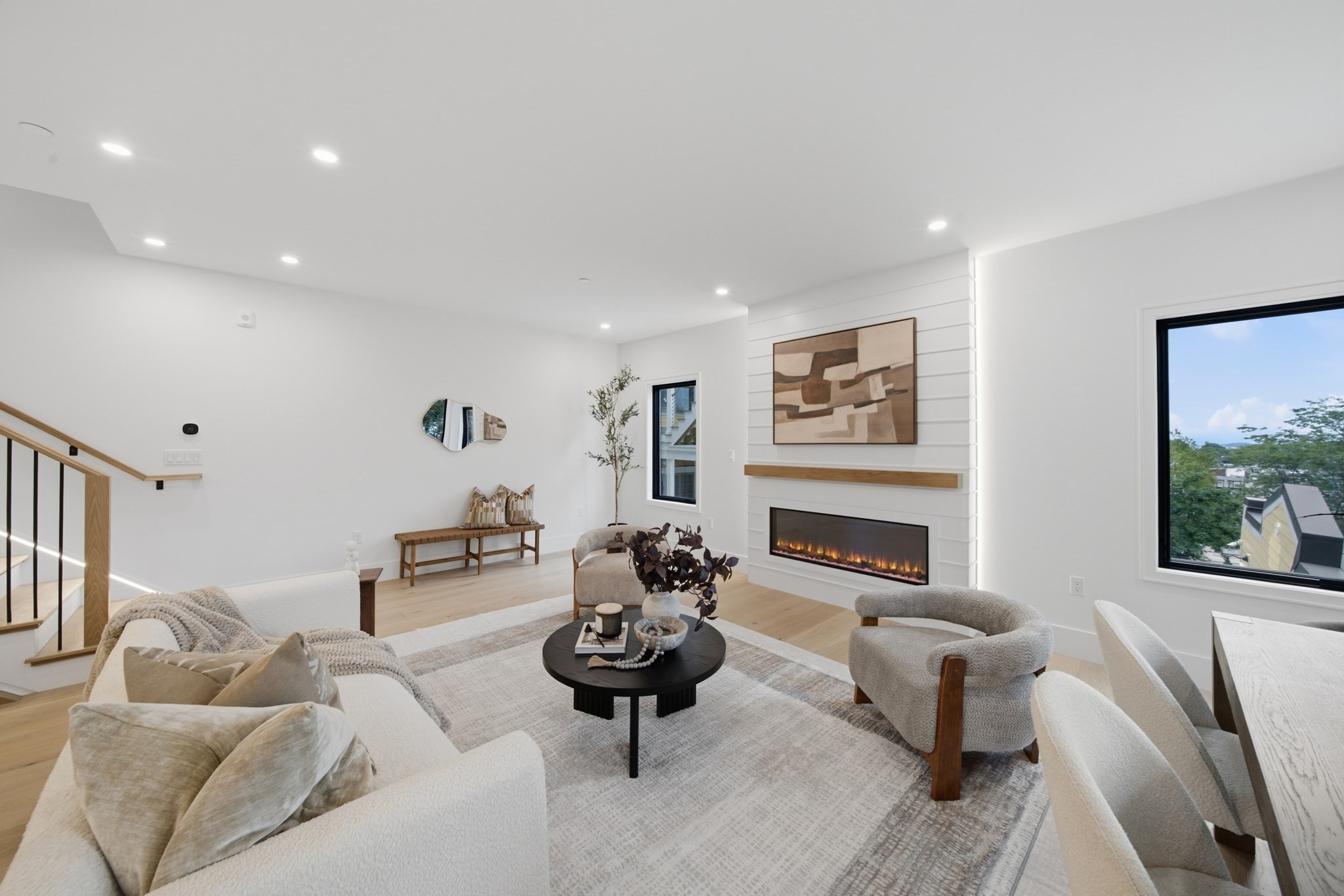 421 East 6th Street Property Photo 4