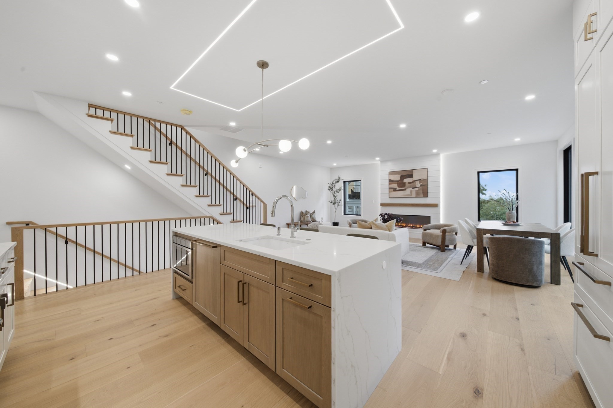 421 East 6th Street Property Photo 8