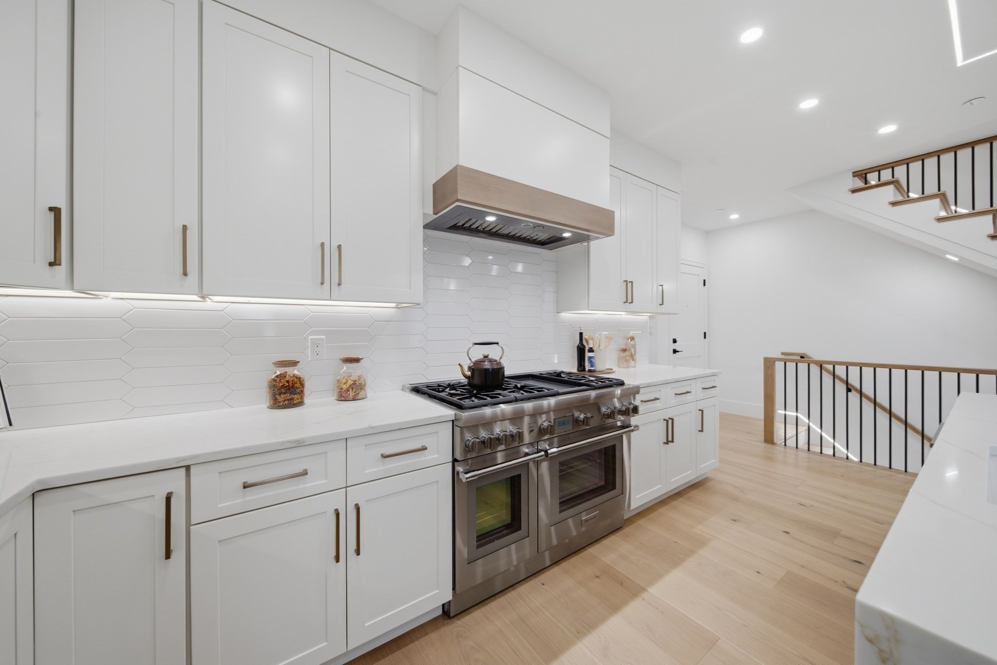 421 East 6th Street Property Photo 10